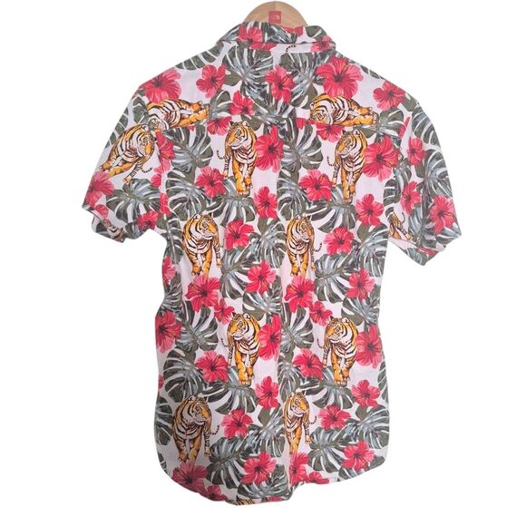 No Boundaries Men's Tiger Print Hawaiian Button Down Shirt Size Small (34-38) - Picture 3 of 5